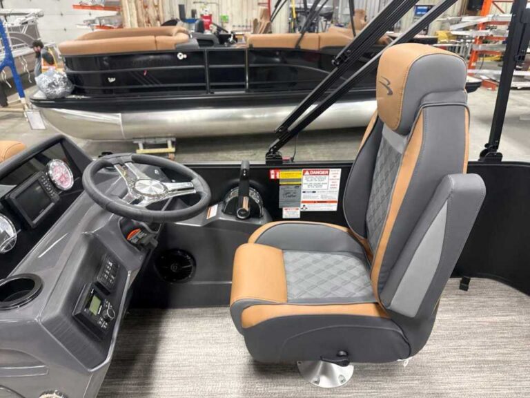 2026 Bennington 20SL - Luxe - Blackout US-ETWS0130L526 [photo 15]